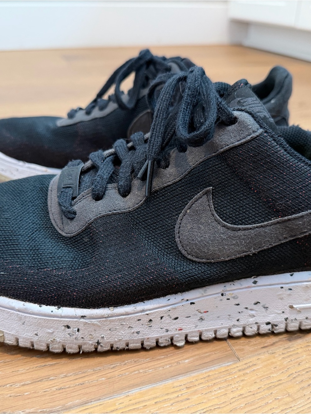 Nike Men’s Low-Top Air Force 1s with Fly Knit and Recycled soles - Picture 2 of 4